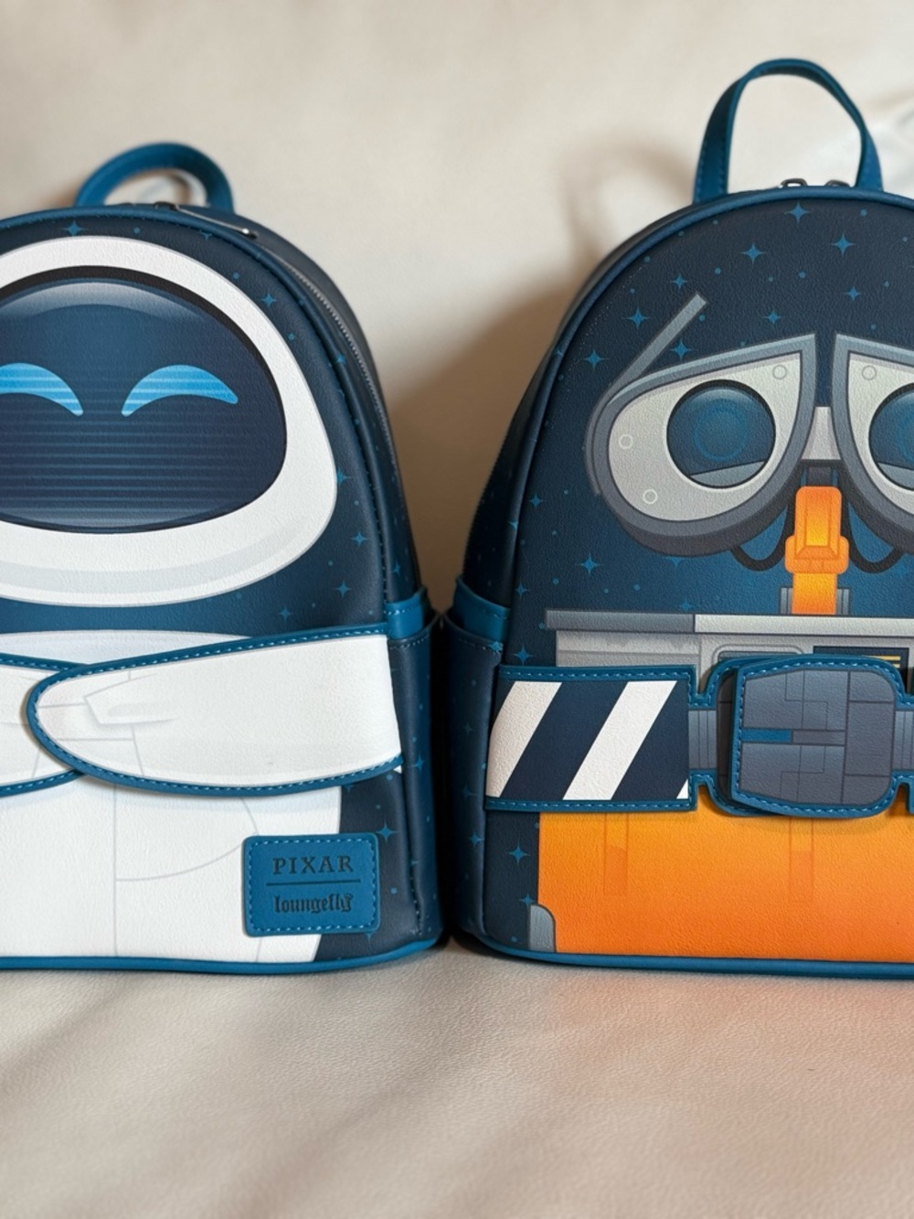 Loungefly Disney Pixar WALL-E And EVE
Magnetic Hands Mini Backpack Set 2 (NEW)